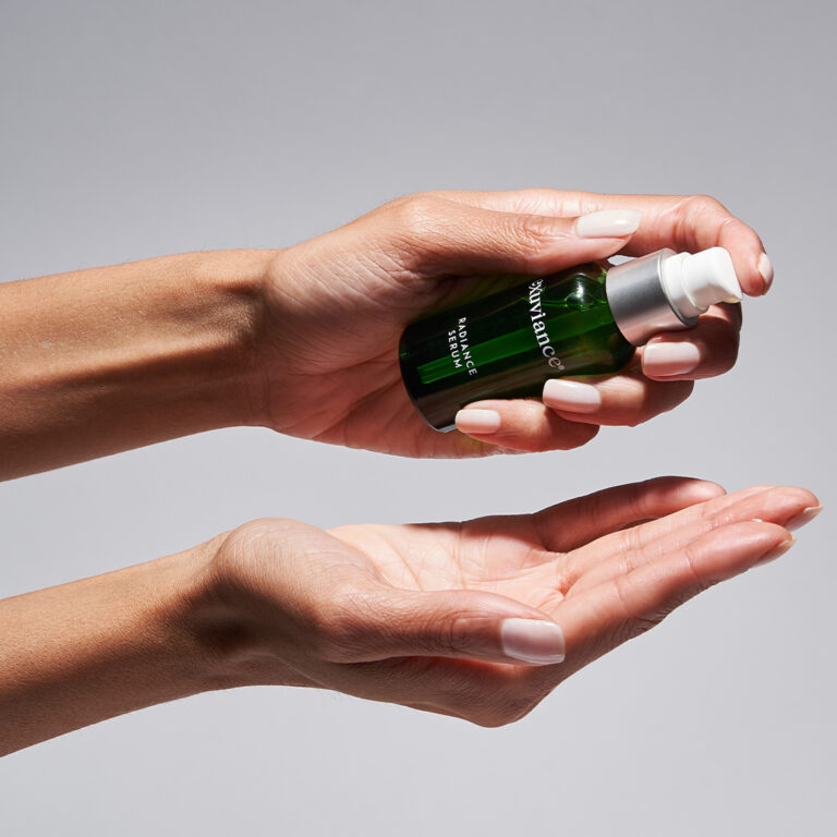 Billede til sociale medier Exuviance Radiance Serum 3