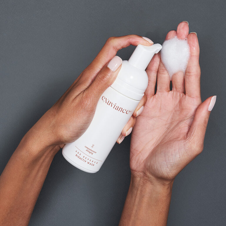 Billede til sociale medier Exuviance Age Reverse BioActiv Wash 1