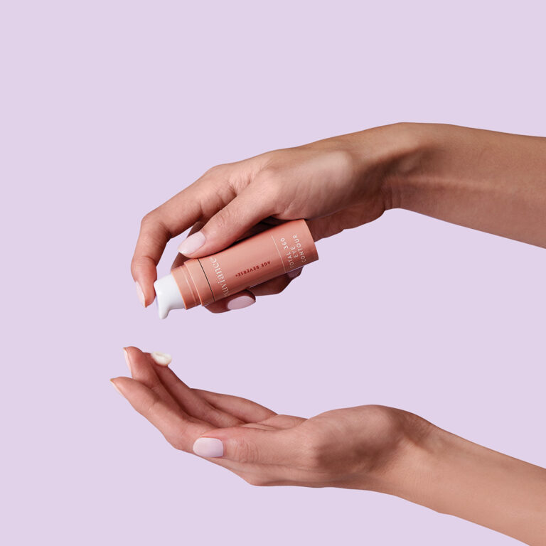 Billede til sociale medier Exuviance Age Reverse Total 360 Eye Contour 1