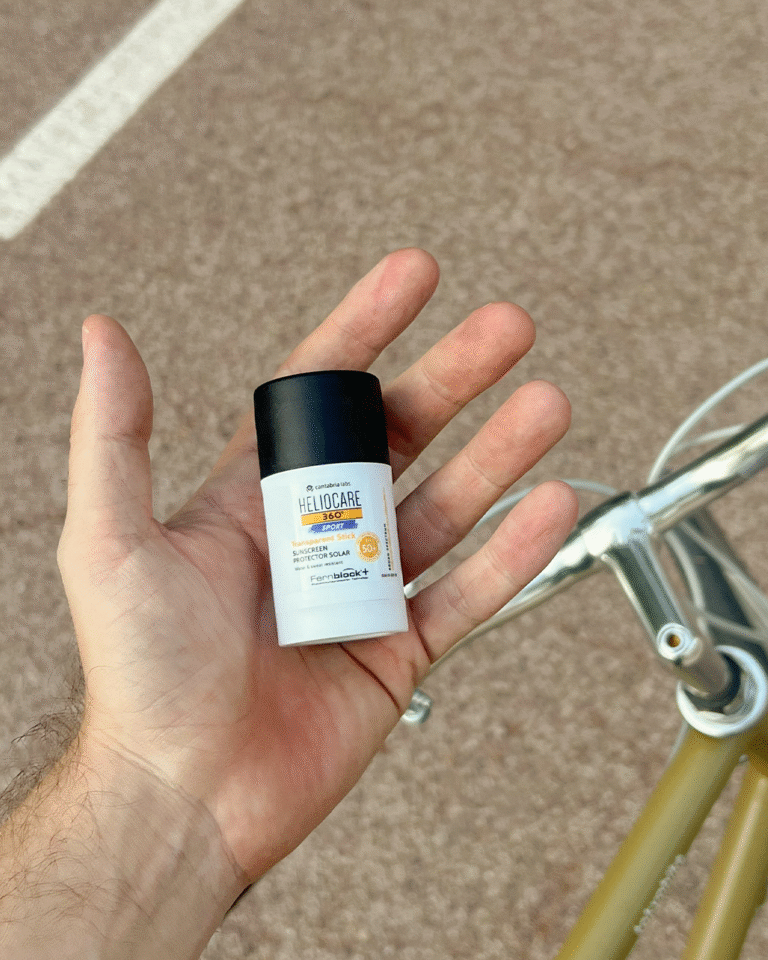 Billede til sociale medier Heliocare Sport Transparent Stick 2