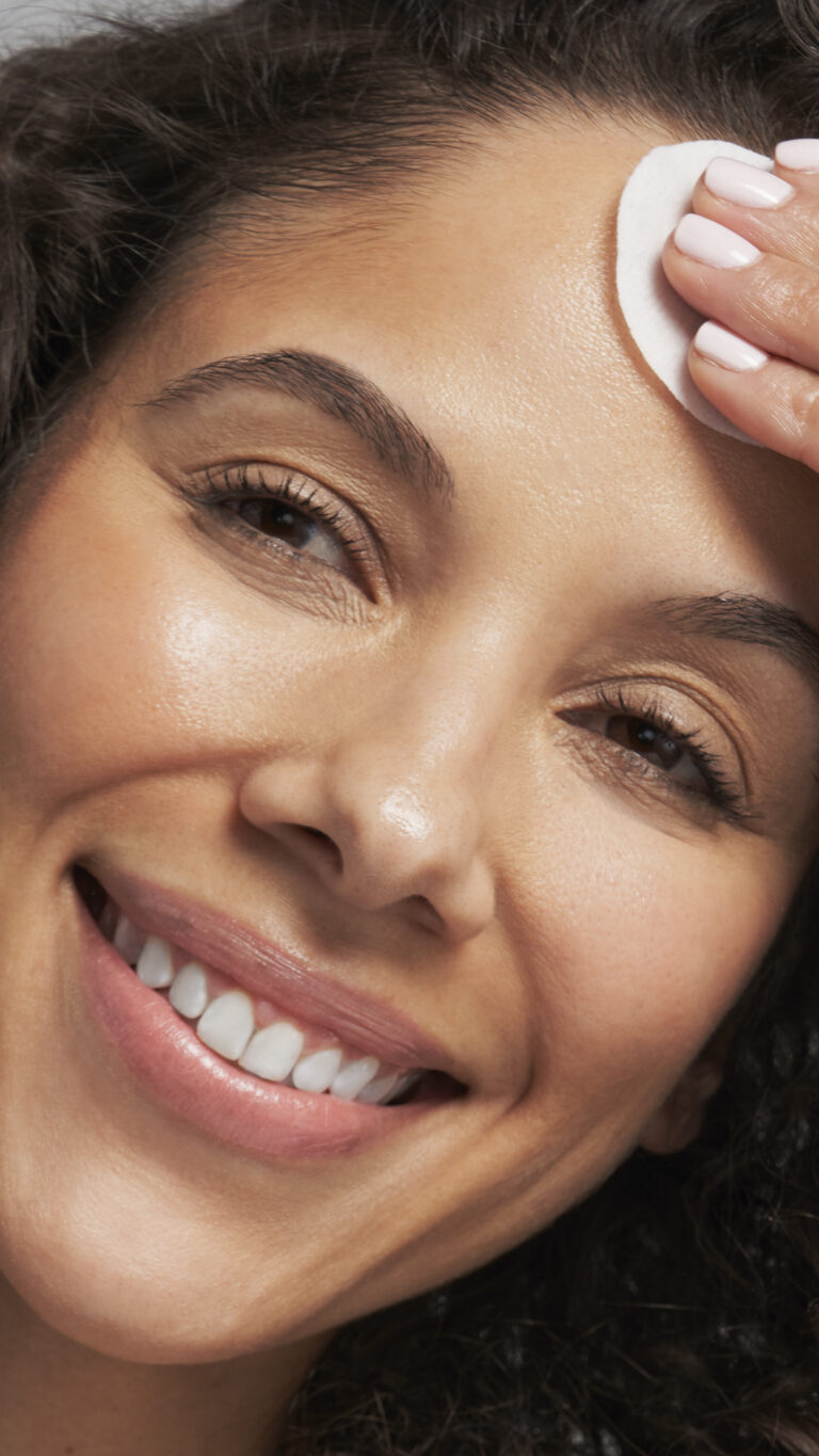 Billede til sociale medier NEOSTRATA PHA Renewal pads model story