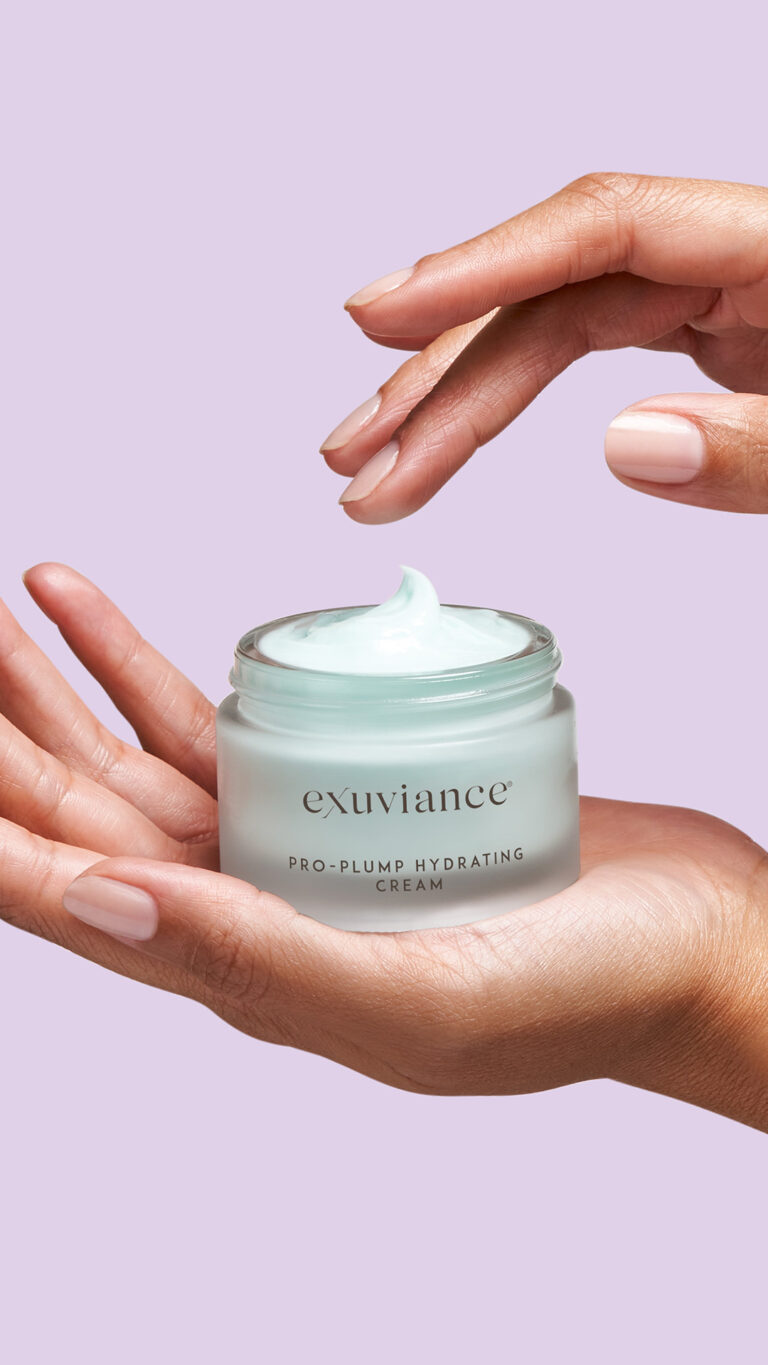 Billede til sociale medier Exuviance Pro-Plump Hydrating Cream hænder story
