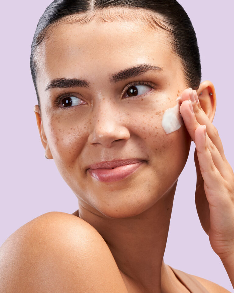 Billede til sociale medier Exuviance Pro-Plump Hydrating Cream model rektangel