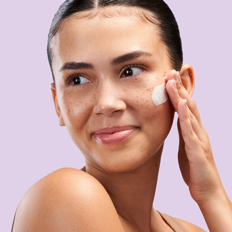 Billede til sociale medier Exuviance Pro-Plump Hydrating Cream model kvadrat