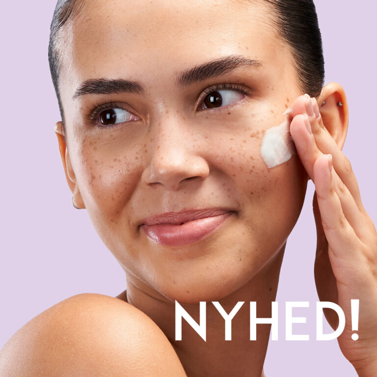 Billede til sociale medier Exuviance Pro-Plump Hydrating Cream model NYHED kvadrat