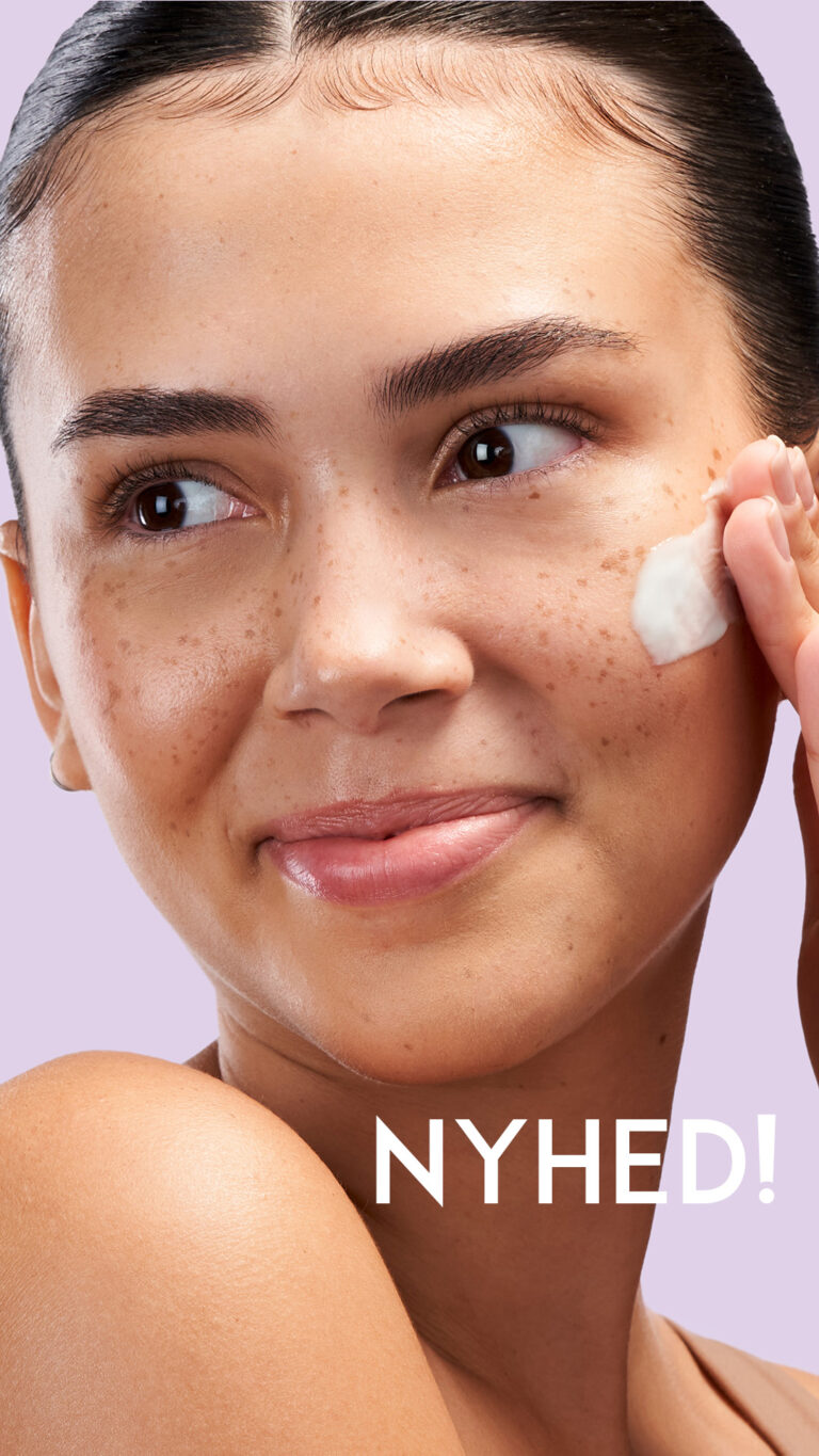 Billede til sociale medier Exuviance Pro-Plump Hydrating Cream model NYHED story