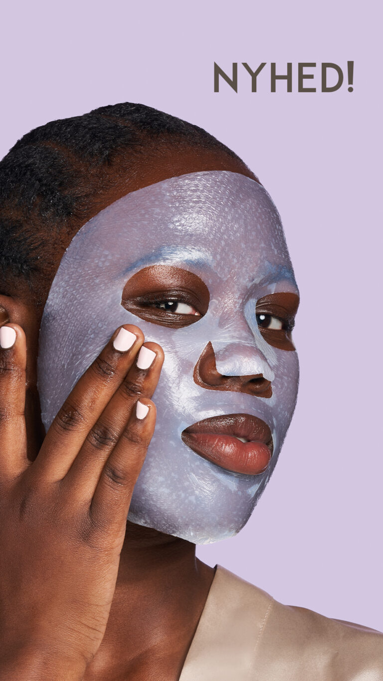 Billede til sociale medier Exuviance pick-me-up plumping mask model story